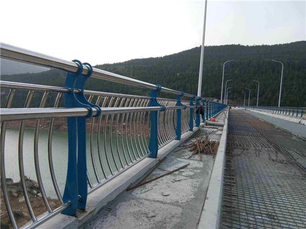 河源不锈钢桥梁护栏的特点及其在桥梁安全中的重要作用